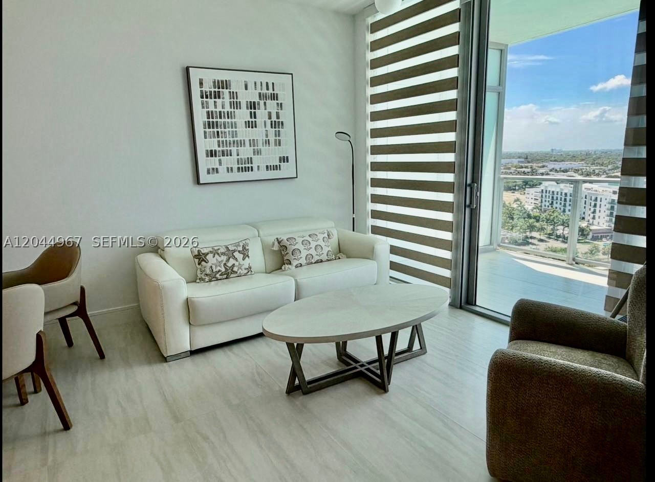 2411 Laguna Circle #1207, Miami FL 33181
