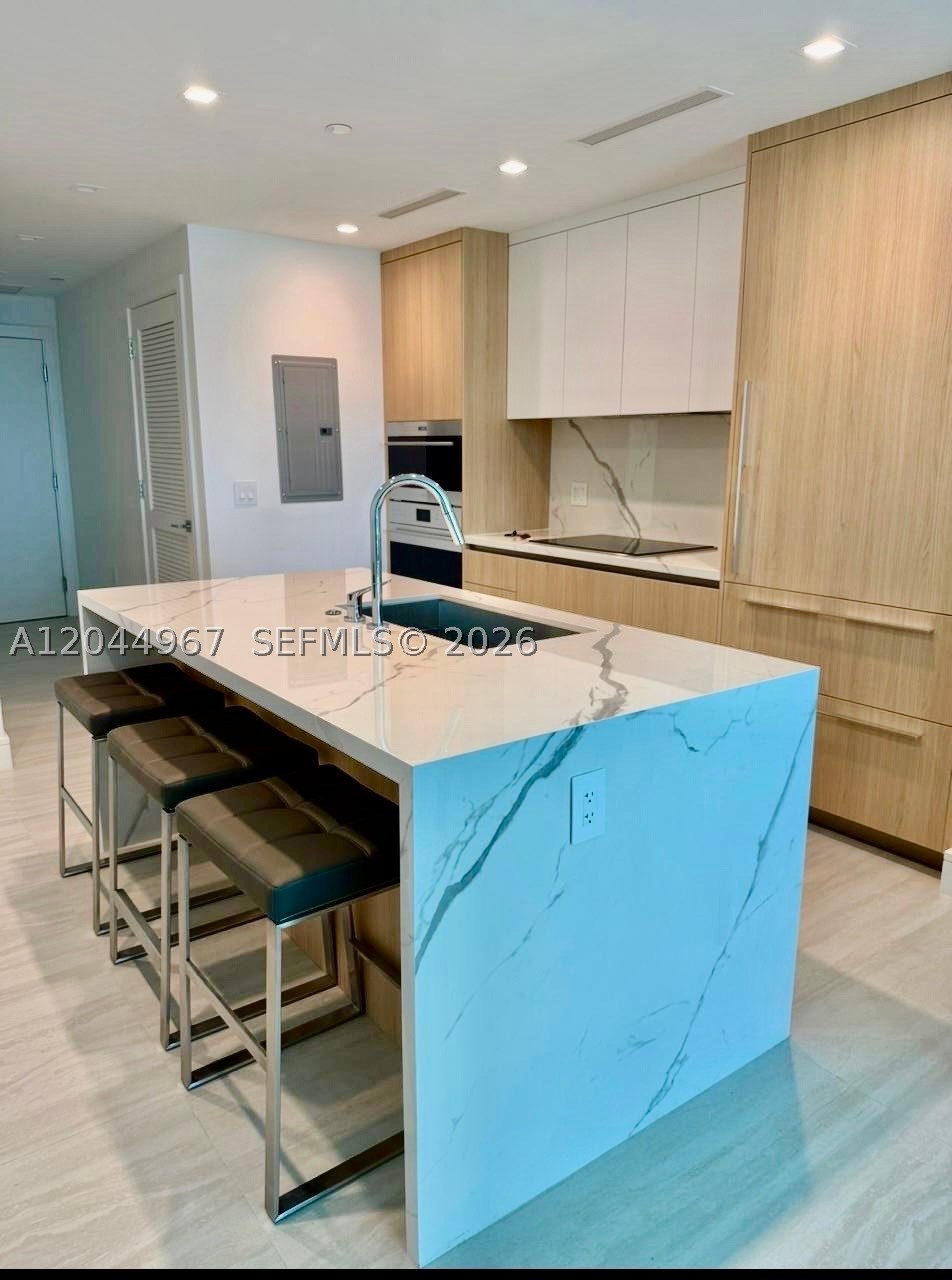 2411 Laguna Circle #1207, Miami FL 33181