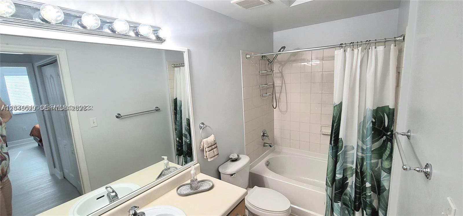 6001 SW 70th St #215, South Miami FL 33143