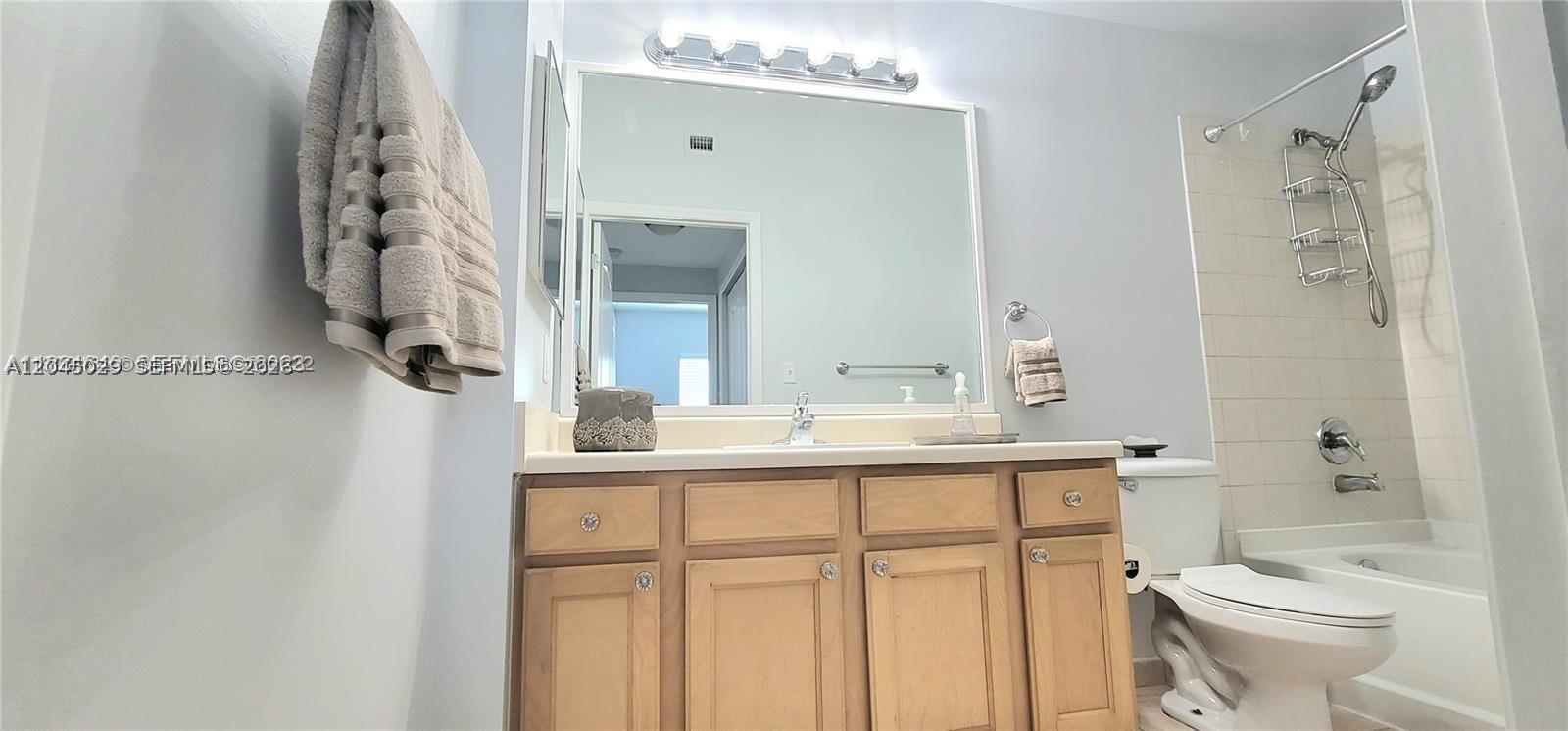 6001 SW 70th St #215, South Miami FL 33143
