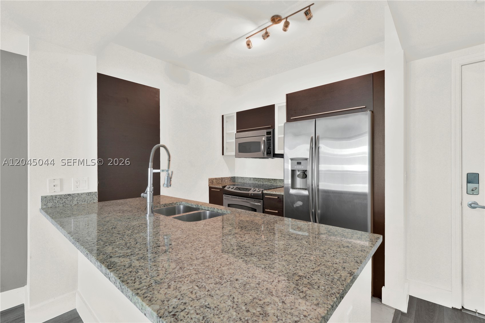 950 Brickell Bay Dr #802, Miami FL 33131