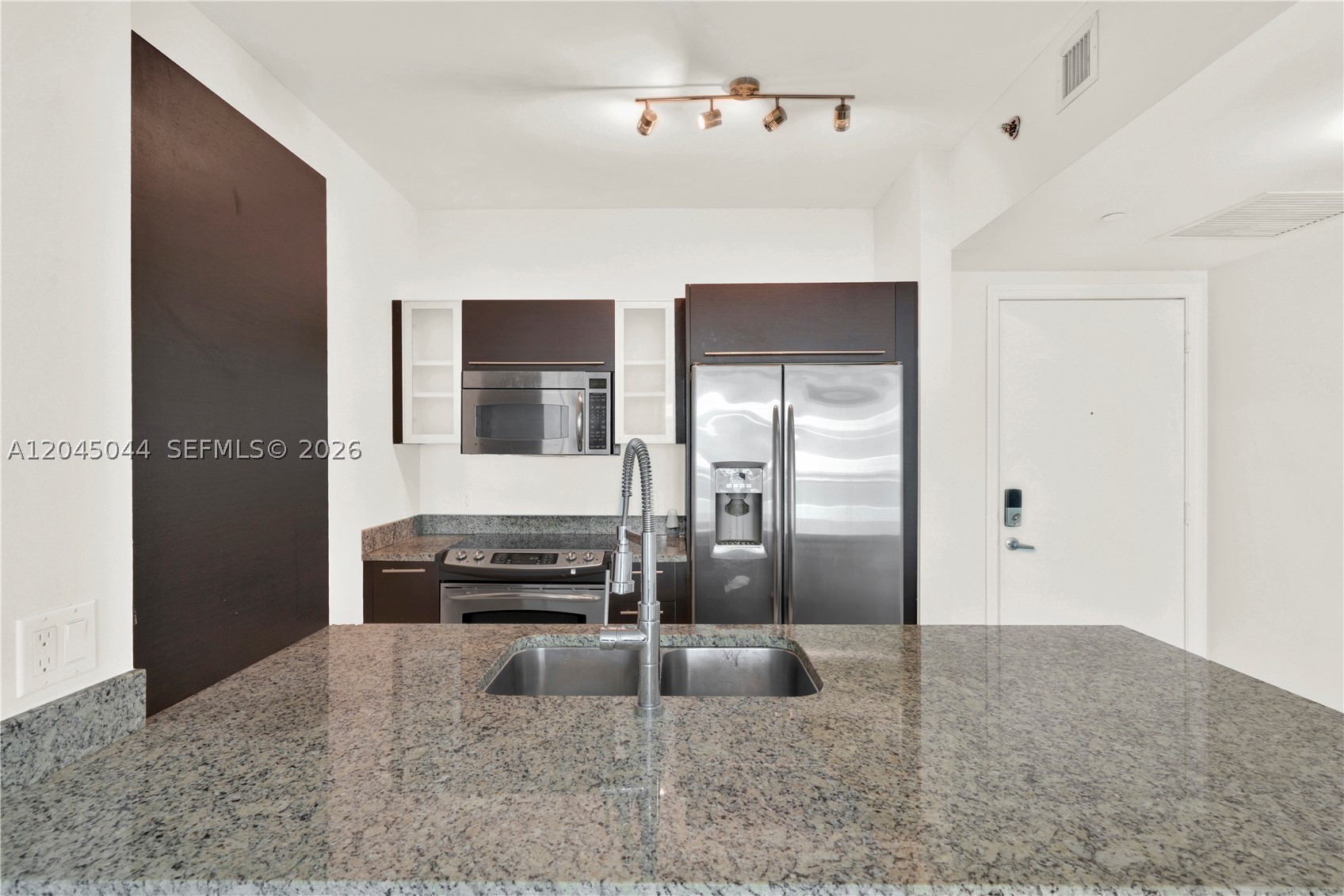 950 Brickell Bay Dr #802, Miami FL 33131