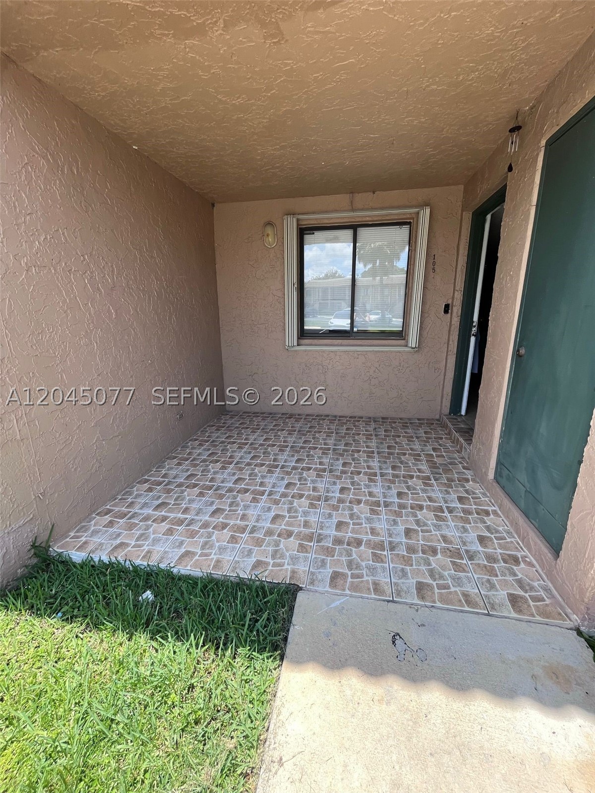 197 Lakeview Dr #105, Weston FL 33326