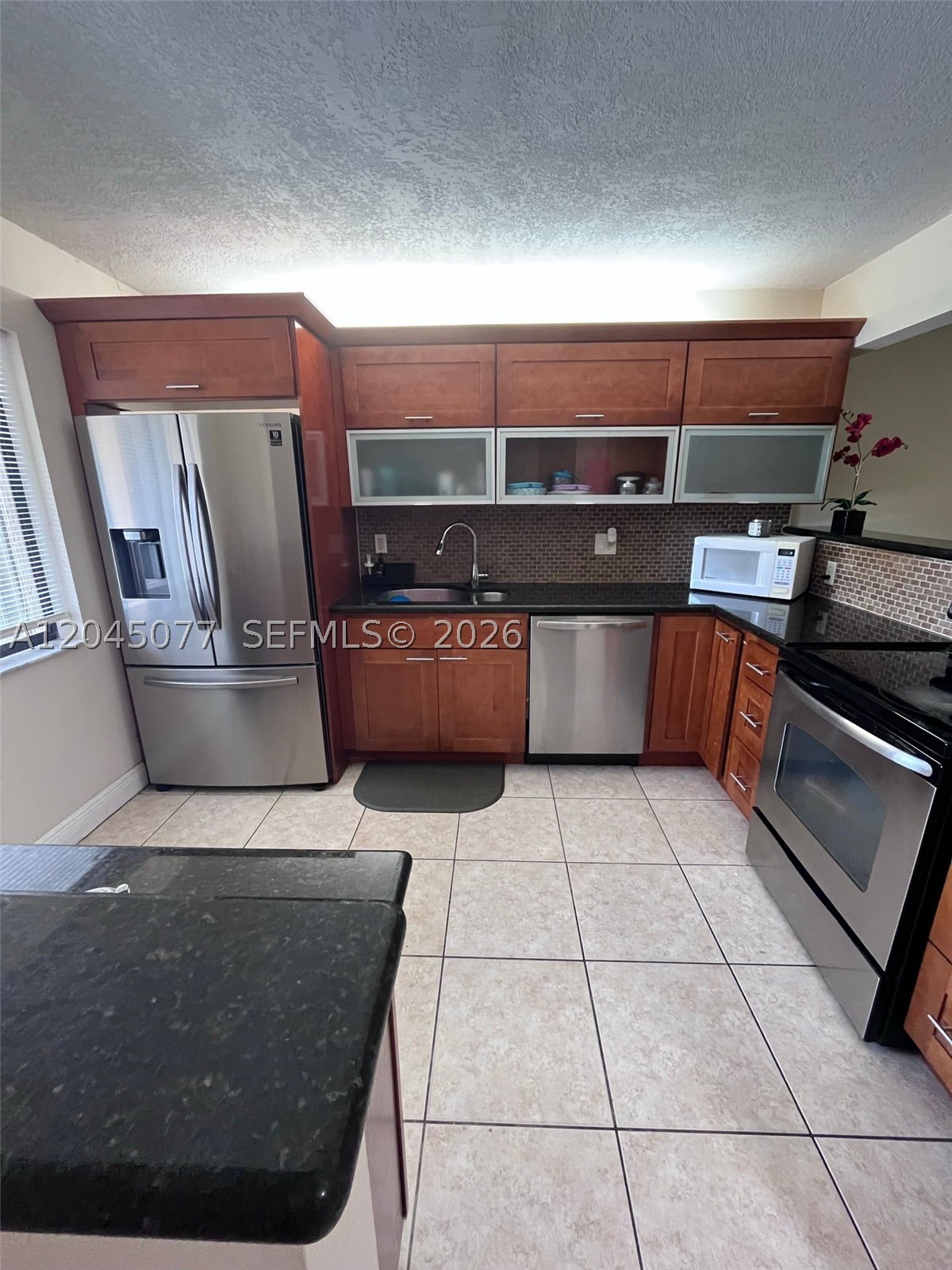 197 Lakeview Dr #105, Weston FL 33326