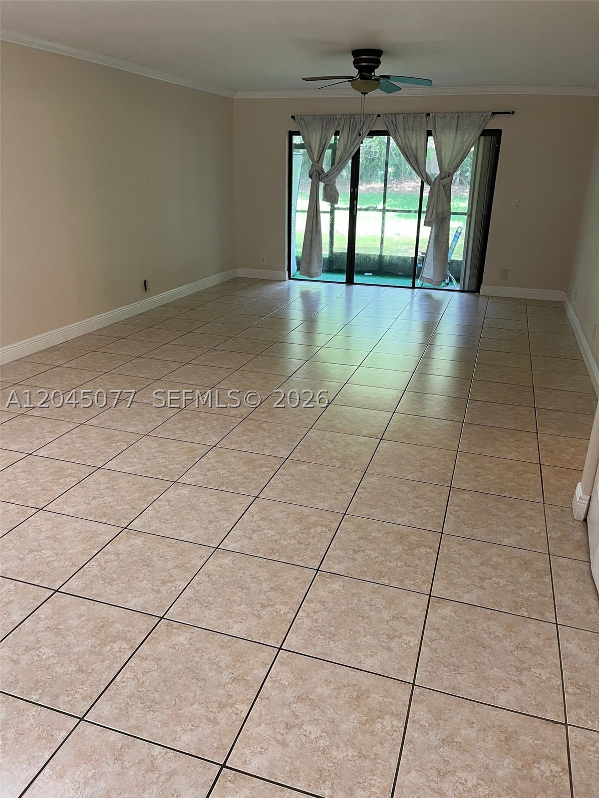 197 Lakeview Dr #105, Weston FL 33326