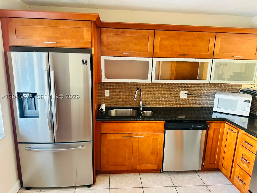 197 Lakeview Dr #105, Weston FL 33326