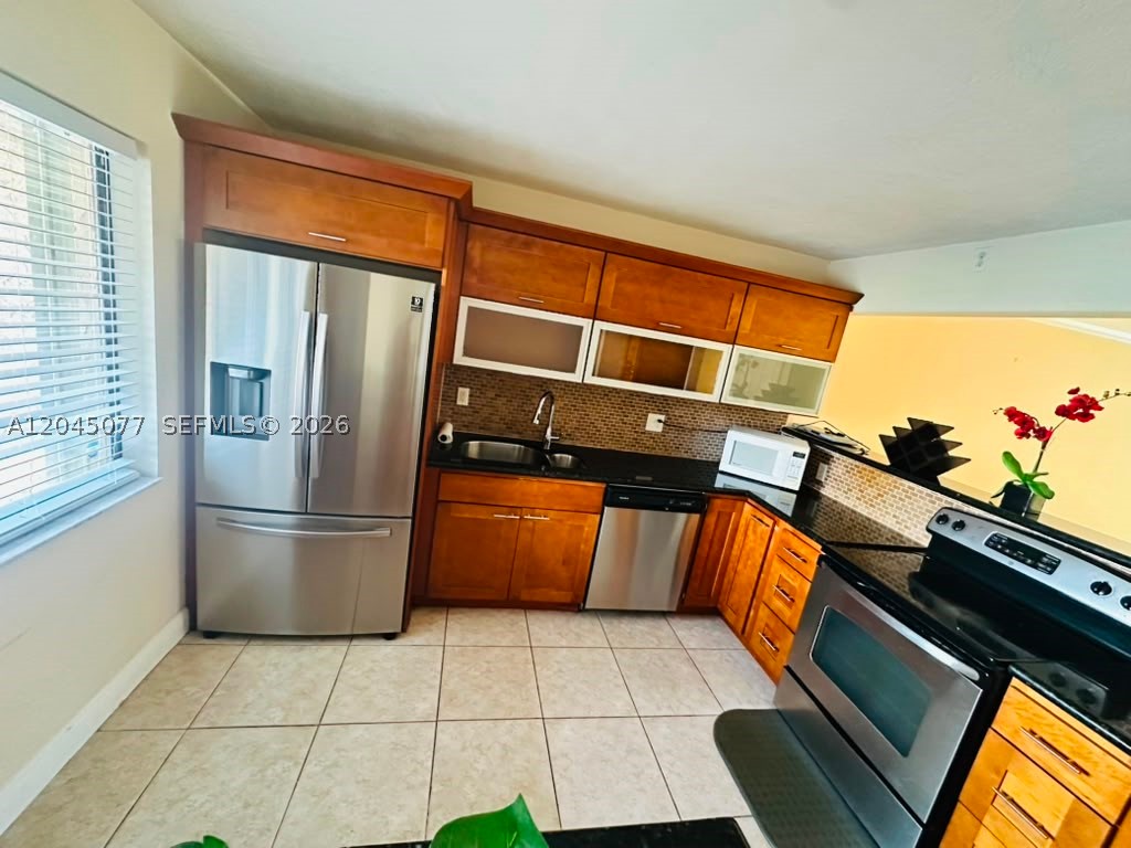 197 Lakeview Dr #105, Weston FL 33326