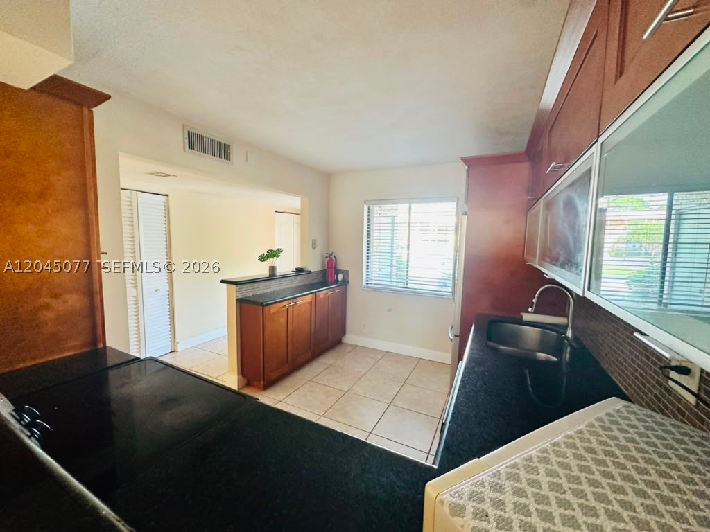197 Lakeview Dr #105, Weston FL 33326