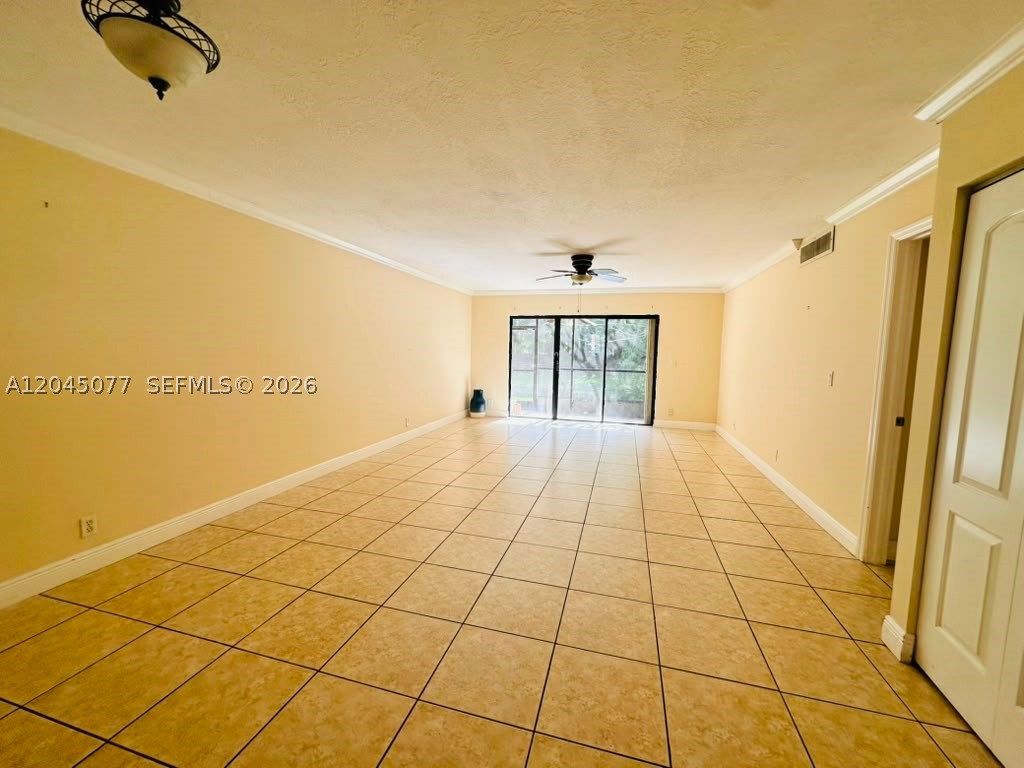197 Lakeview Dr #105, Weston FL 33326