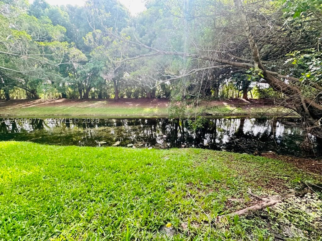 197 Lakeview Dr #105, Weston FL 33326