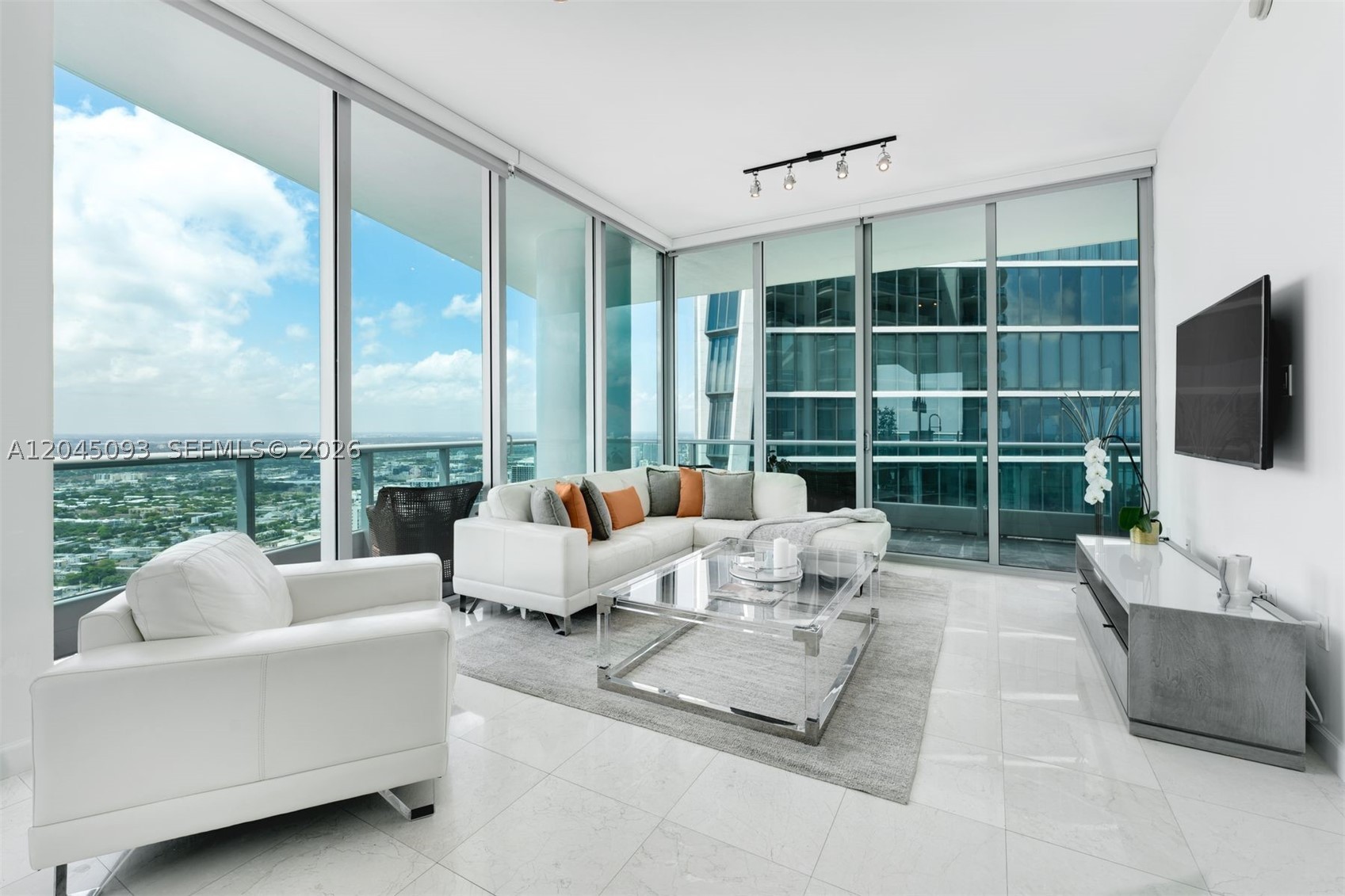 900 Biscayne Blvd #5812, Miami FL 33132