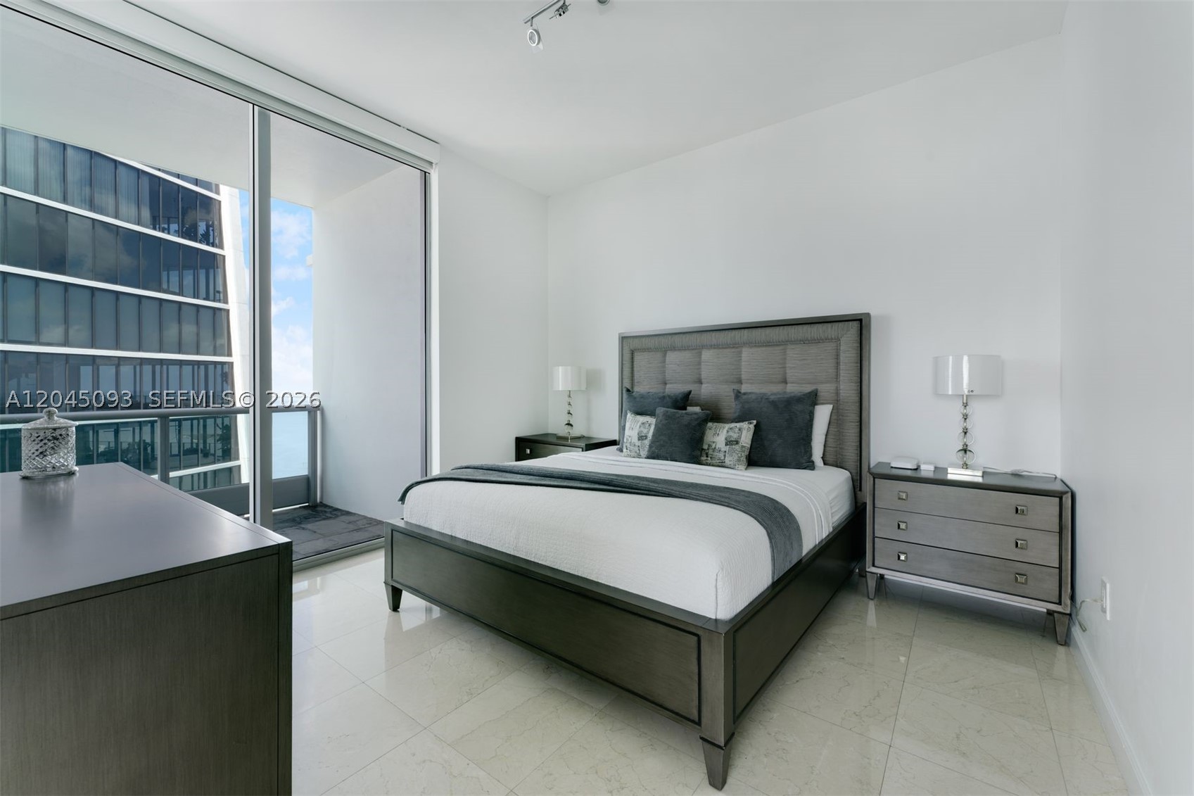 900 Biscayne Blvd #5812, Miami FL 33132