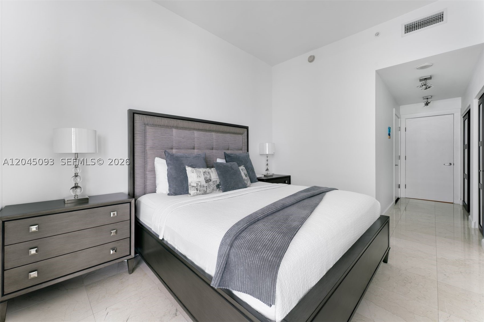 900 Biscayne Blvd #5812, Miami FL 33132
