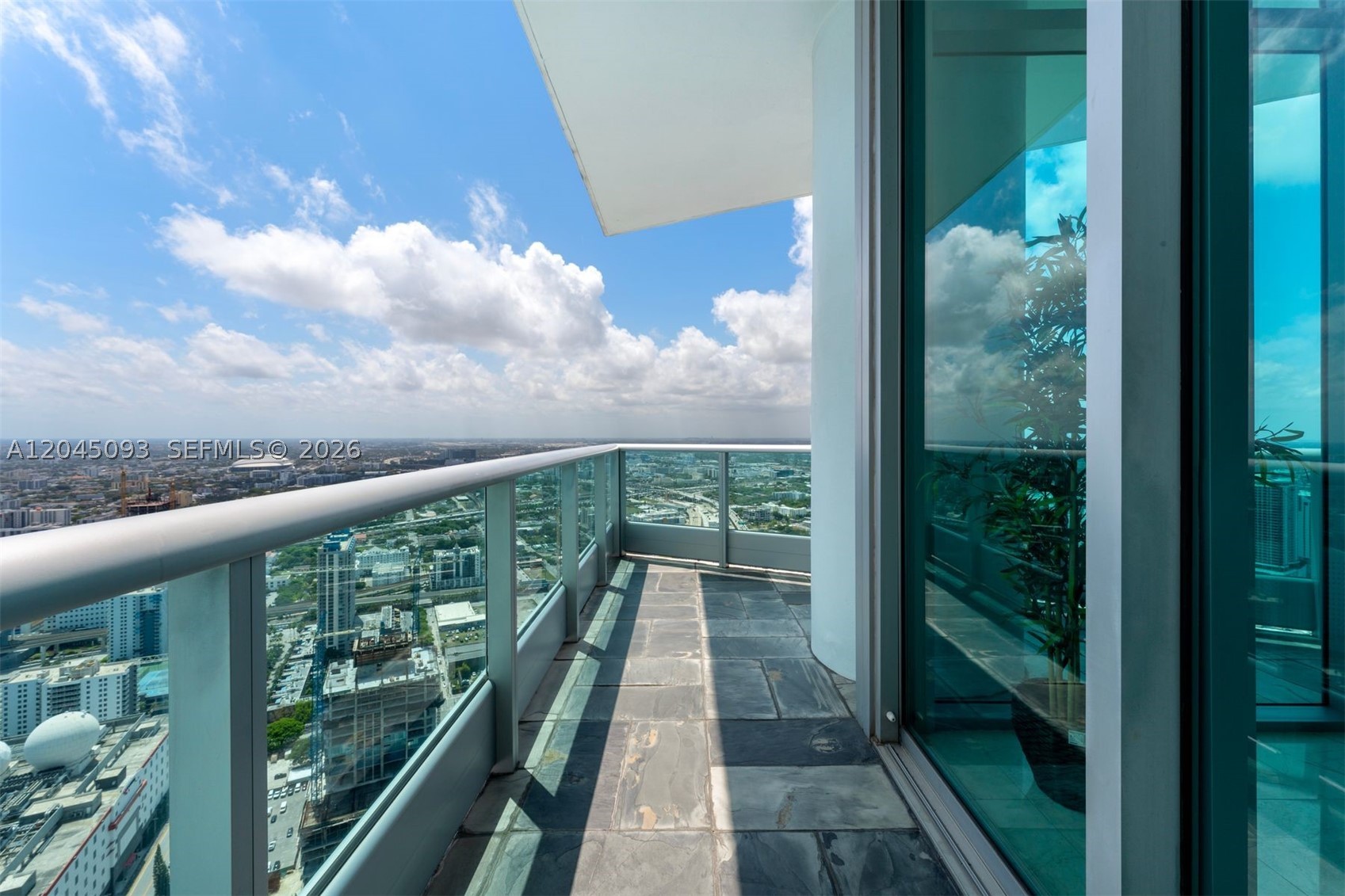 900 Biscayne Blvd #5812, Miami FL 33132