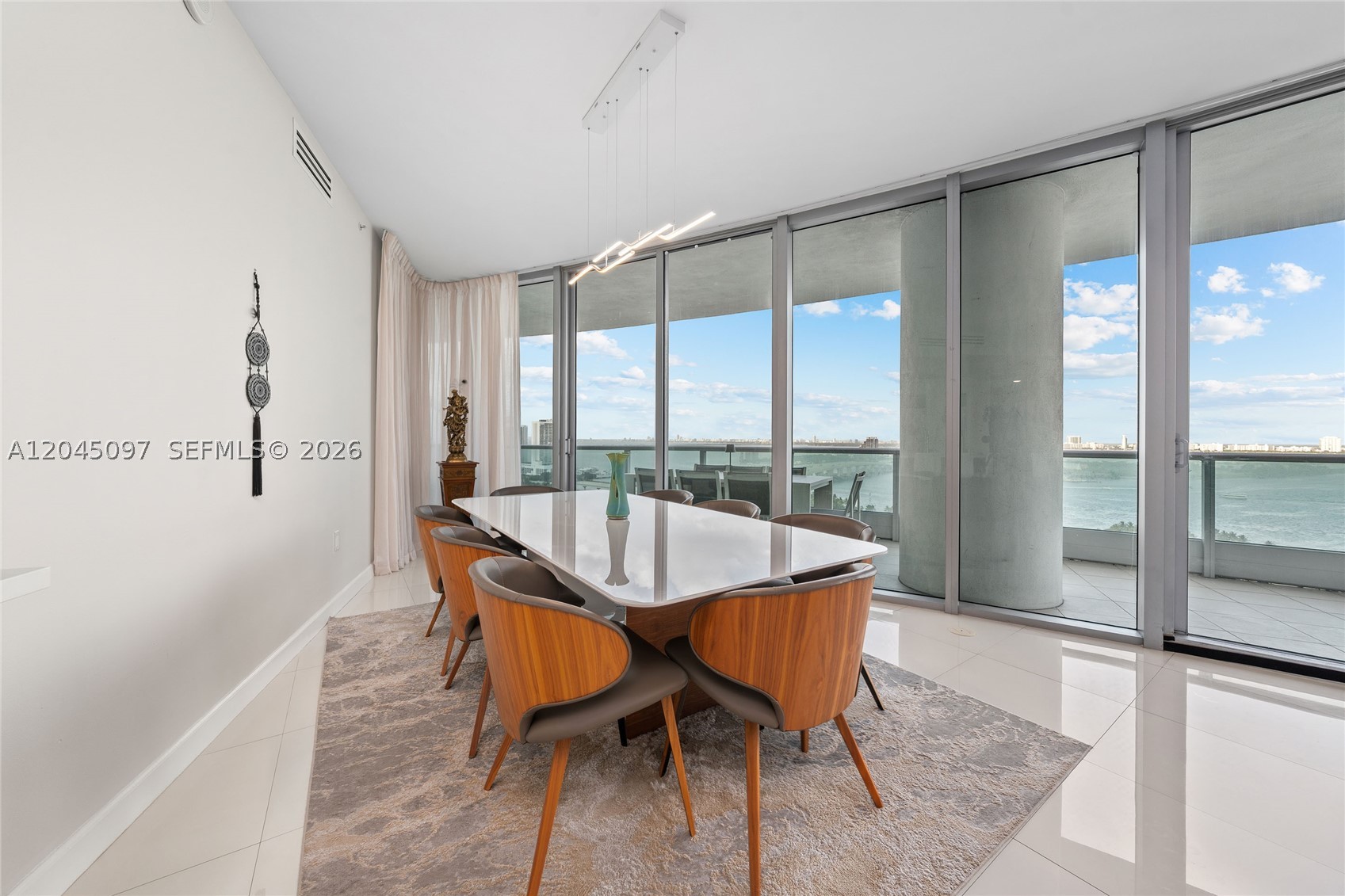 900 Biscayne Blvd #2506, Miami FL 33132