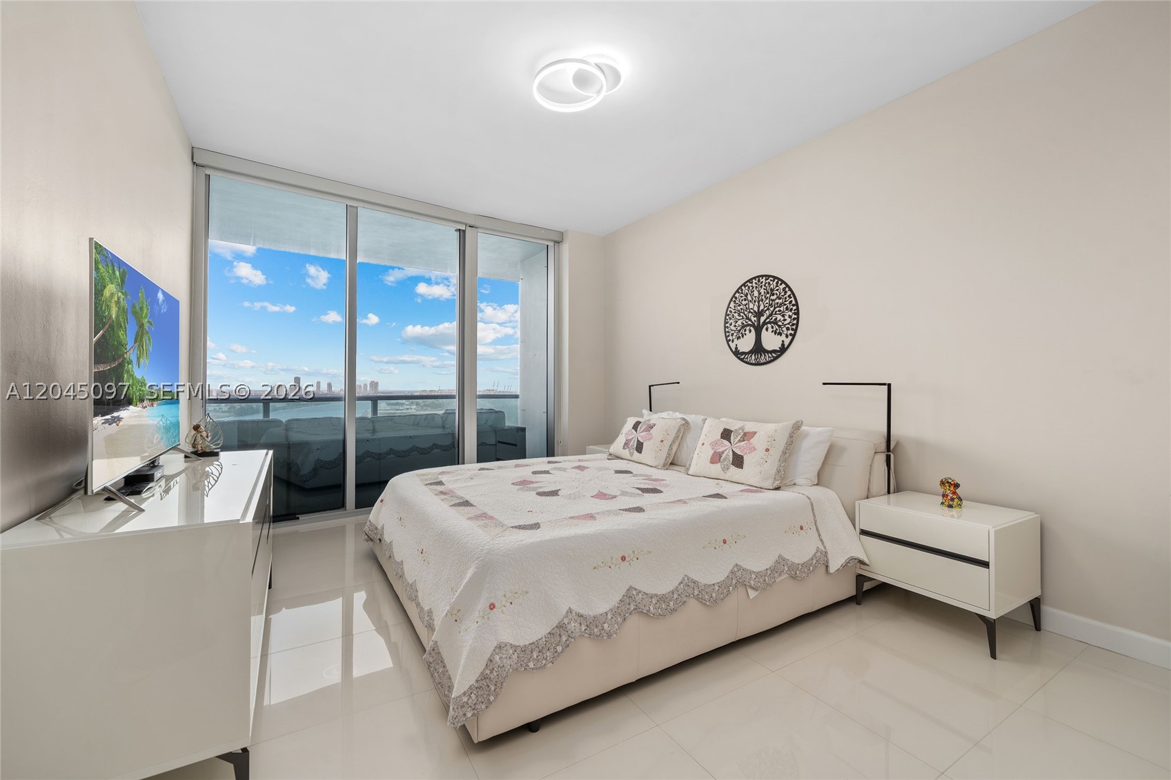 900 Biscayne Blvd #2506, Miami FL 33132