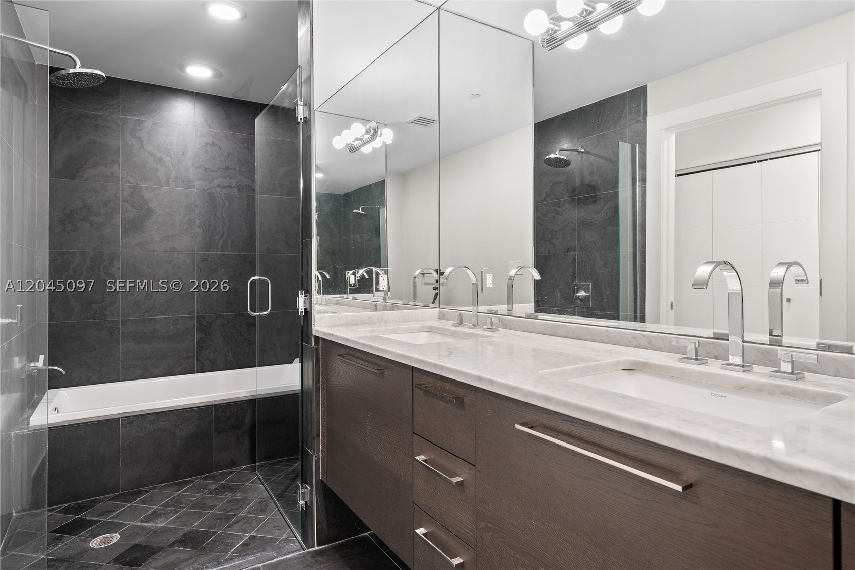 900 Biscayne Blvd #2506, Miami FL 33132