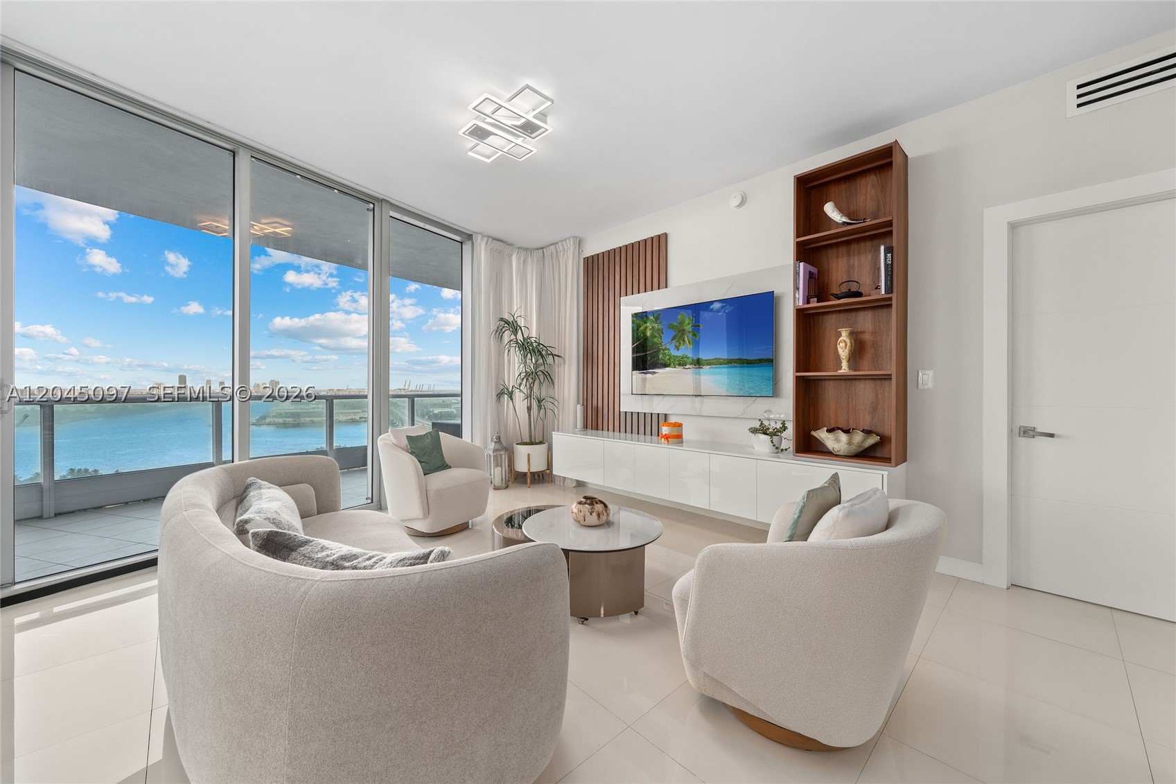 900 Biscayne Blvd #2506, Miami FL 33132