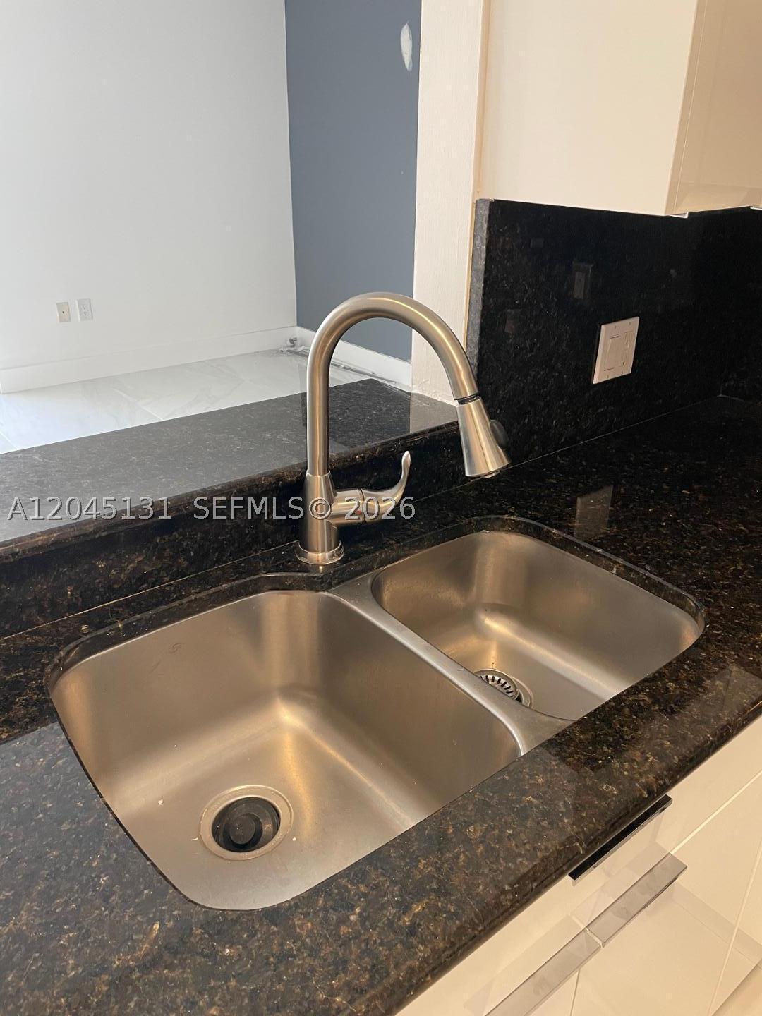 185 SE 14 Ter #1413, Miami FL 33131