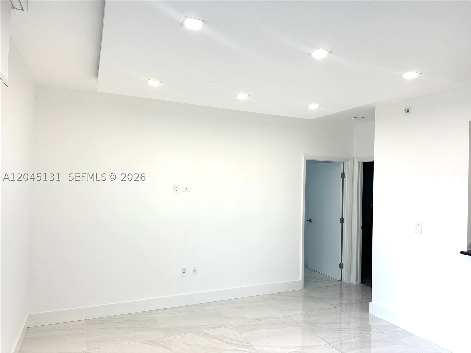 185 SE 14 Ter #1413, Miami FL 33131