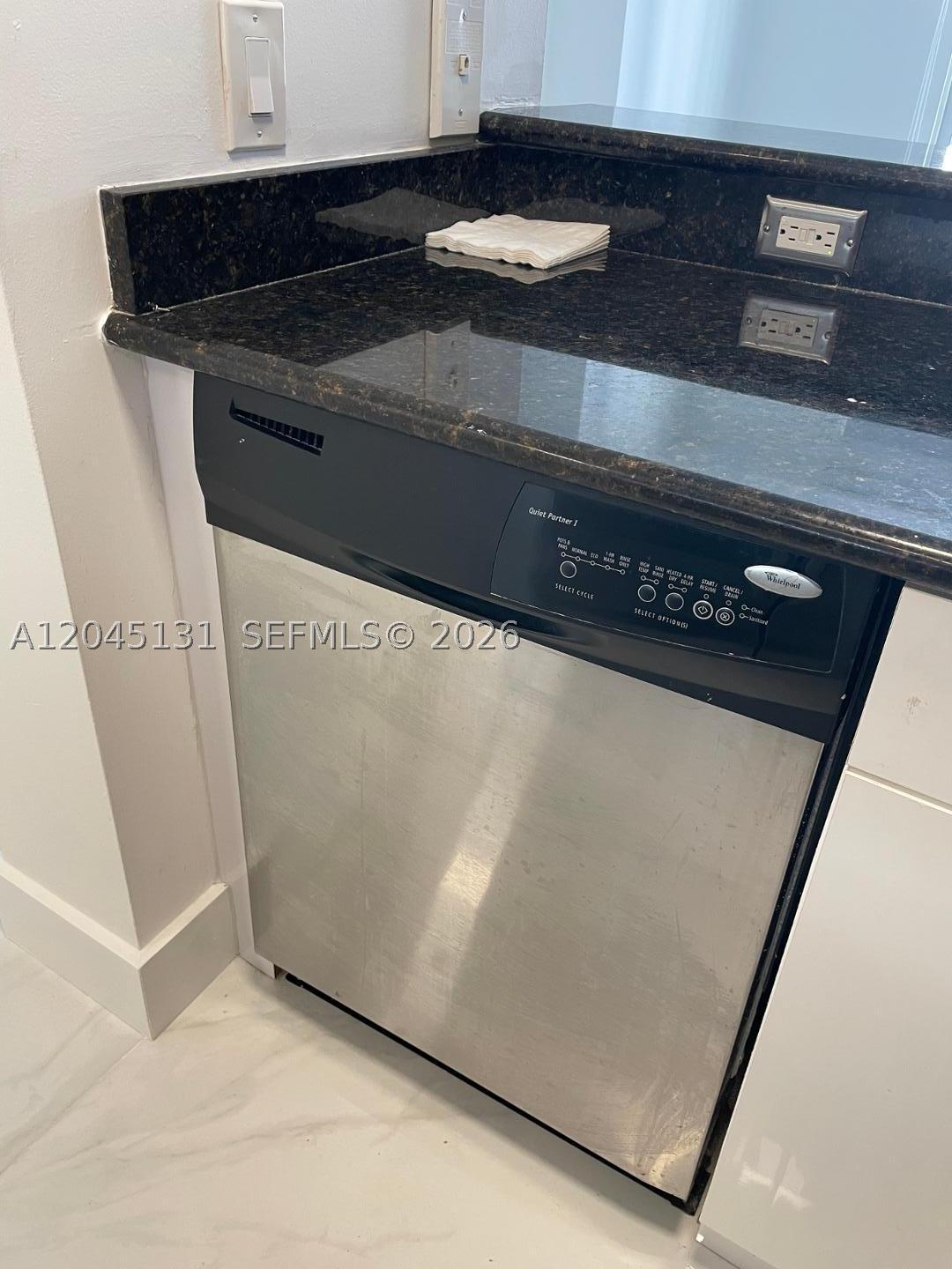 185 SE 14 Ter #1413, Miami FL 33131