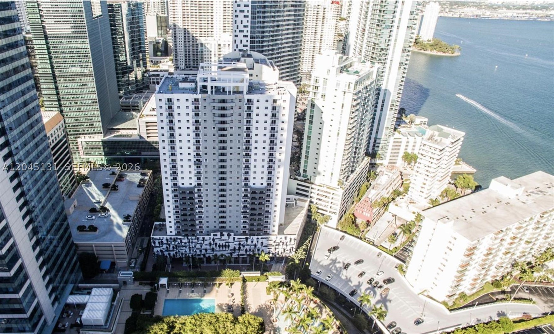 185 SE 14 Ter #1413, Miami FL 33131