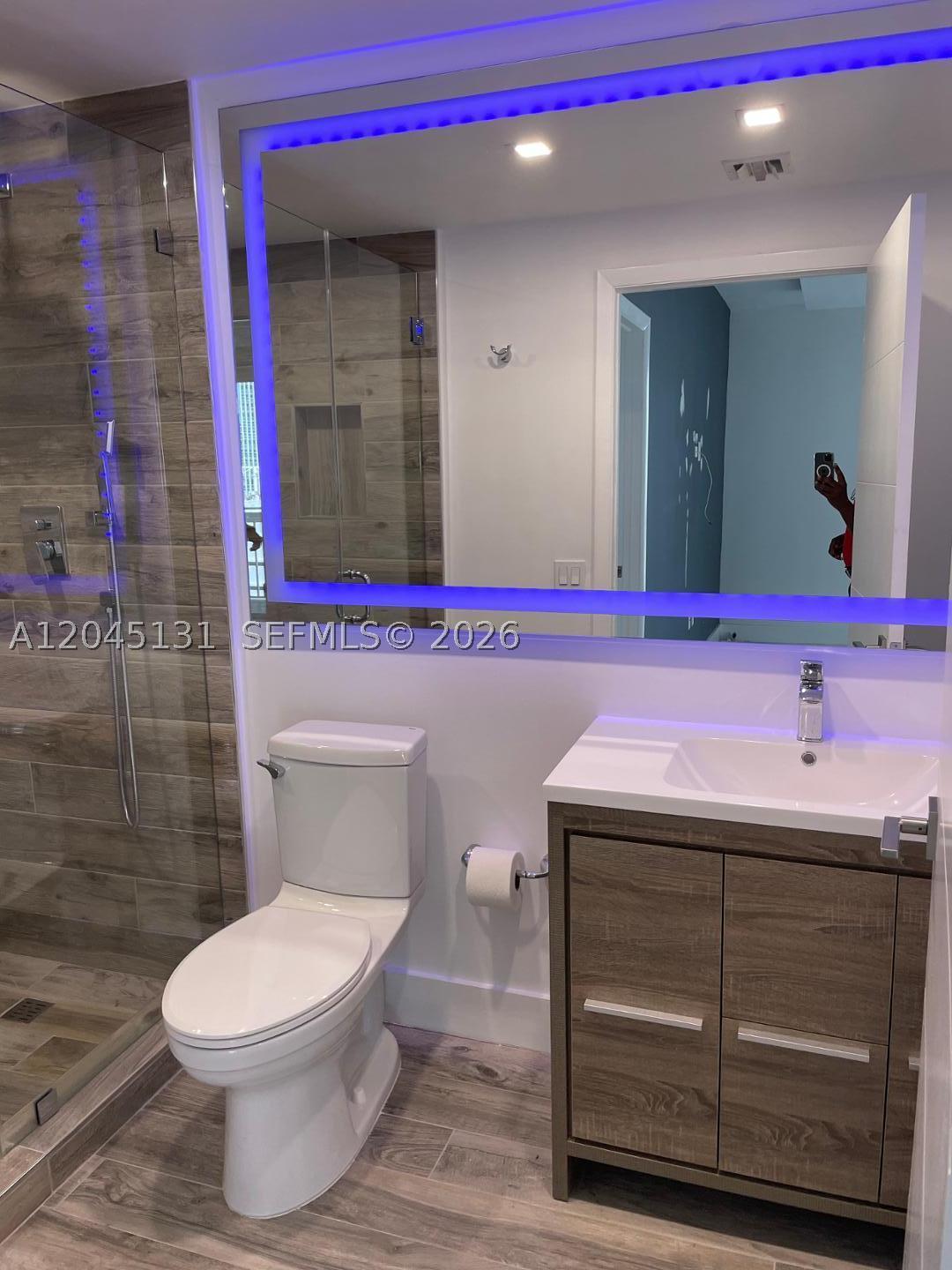 185 SE 14 Ter #1413, Miami FL 33131