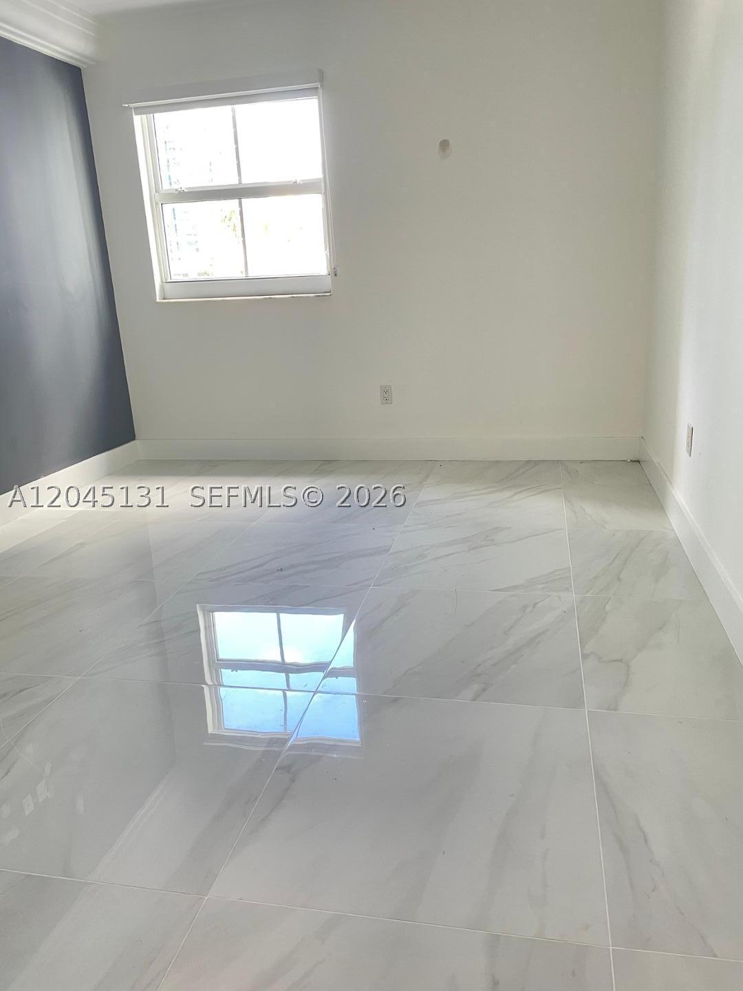 185 SE 14 Ter #1413, Miami FL 33131