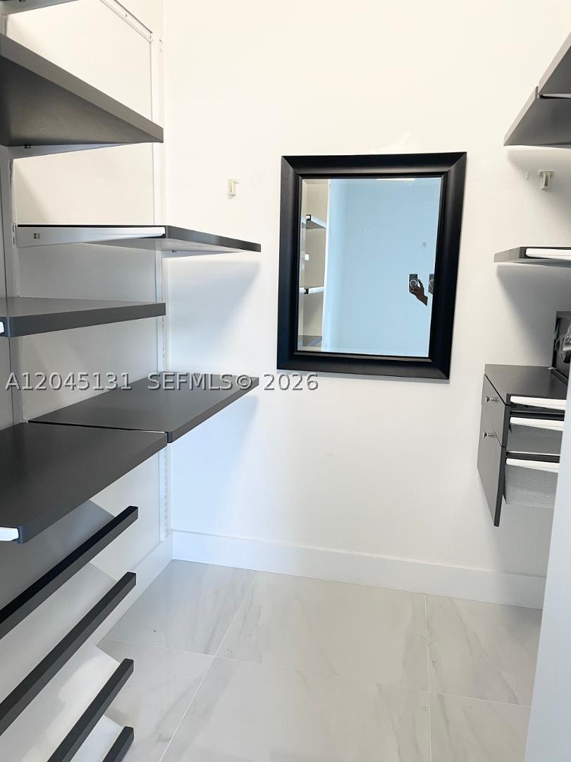 185 SE 14 Ter #1413, Miami FL 33131