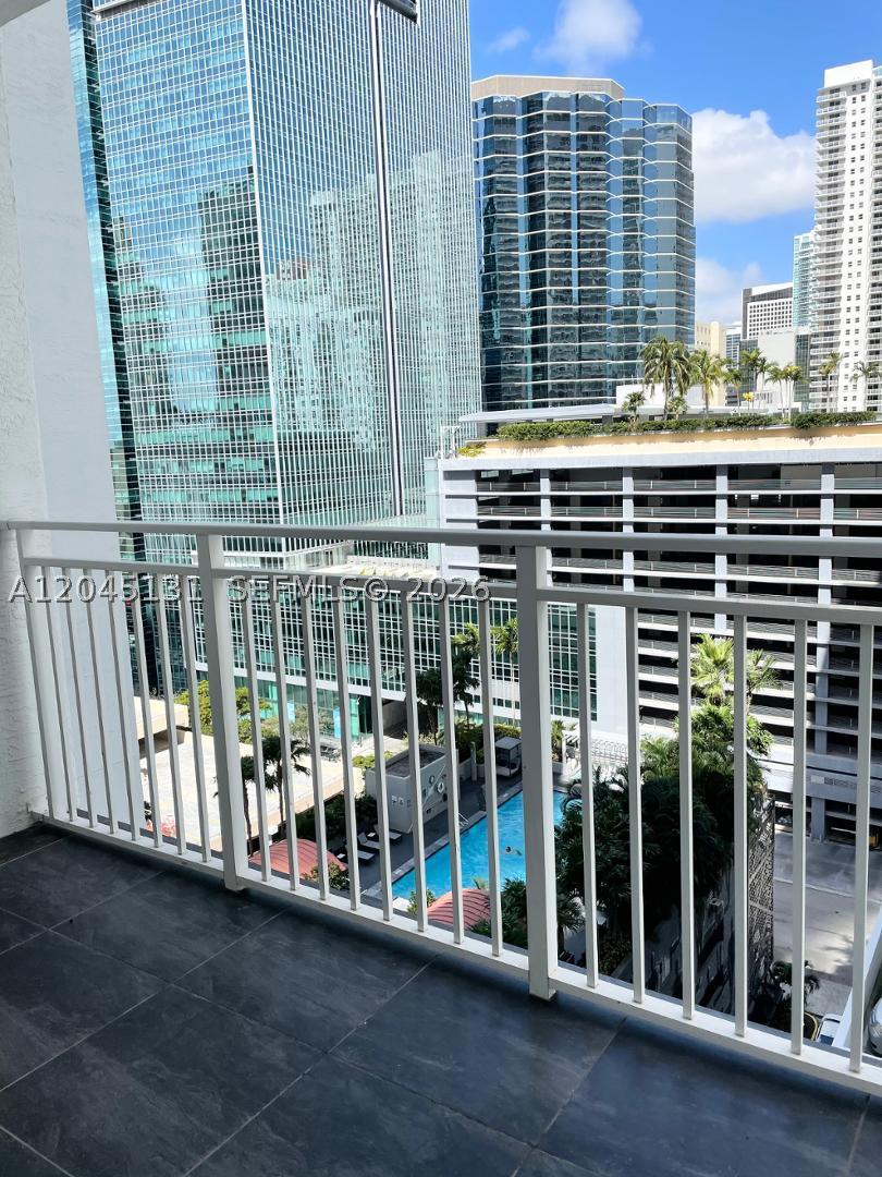 185 SE 14 Ter #1413, Miami FL 33131