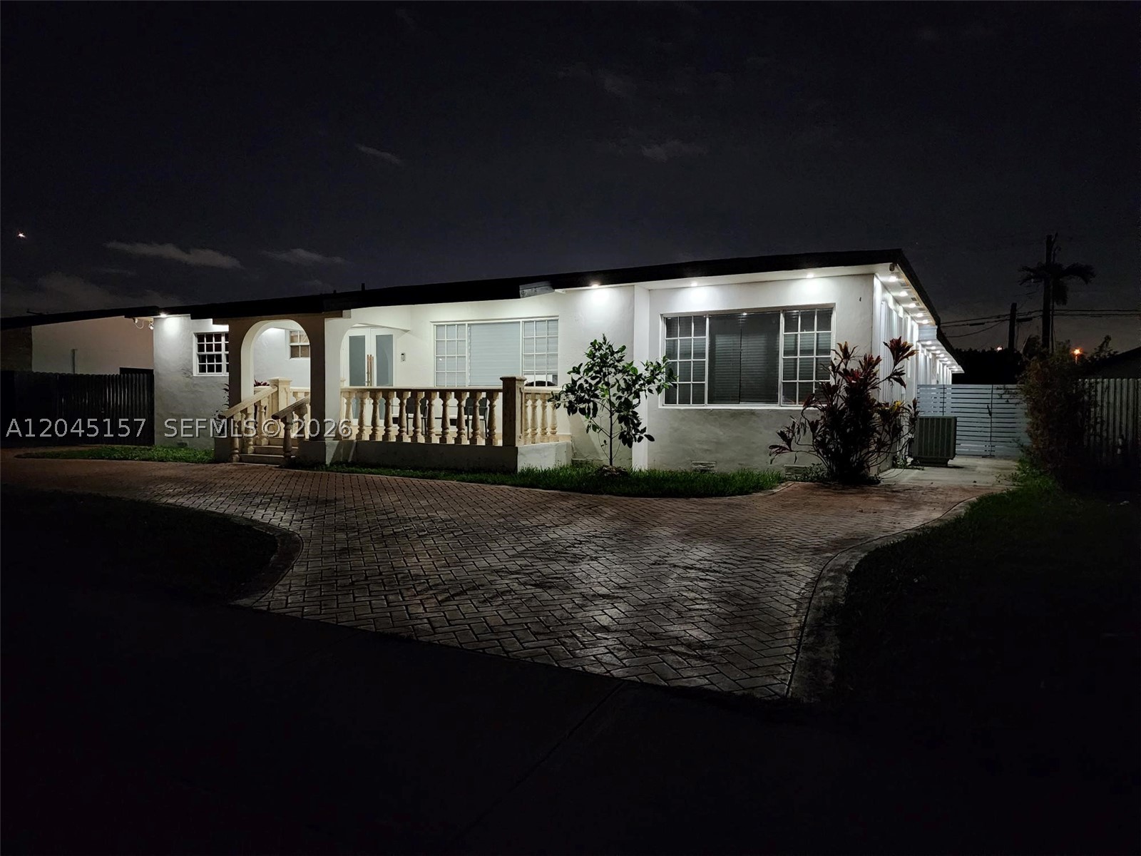 8240 SW 38th St, Miami FL 33155