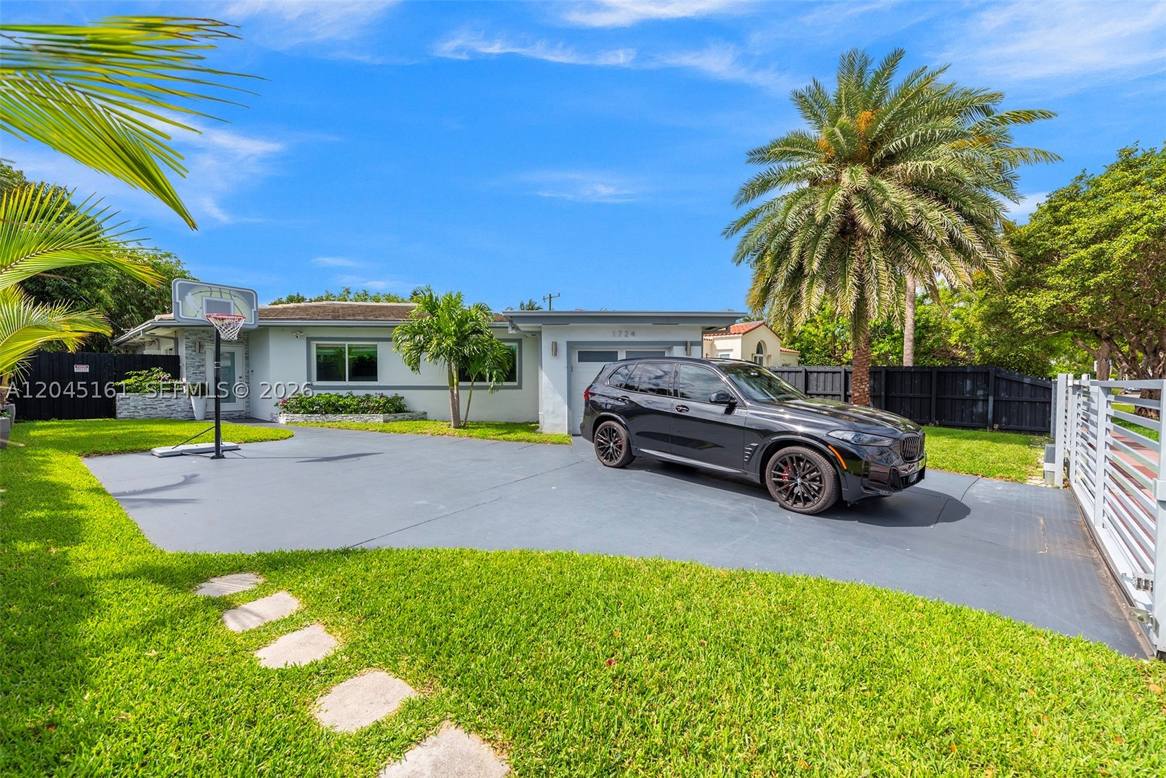 1724 71st St, Miami Beach FL 33141
