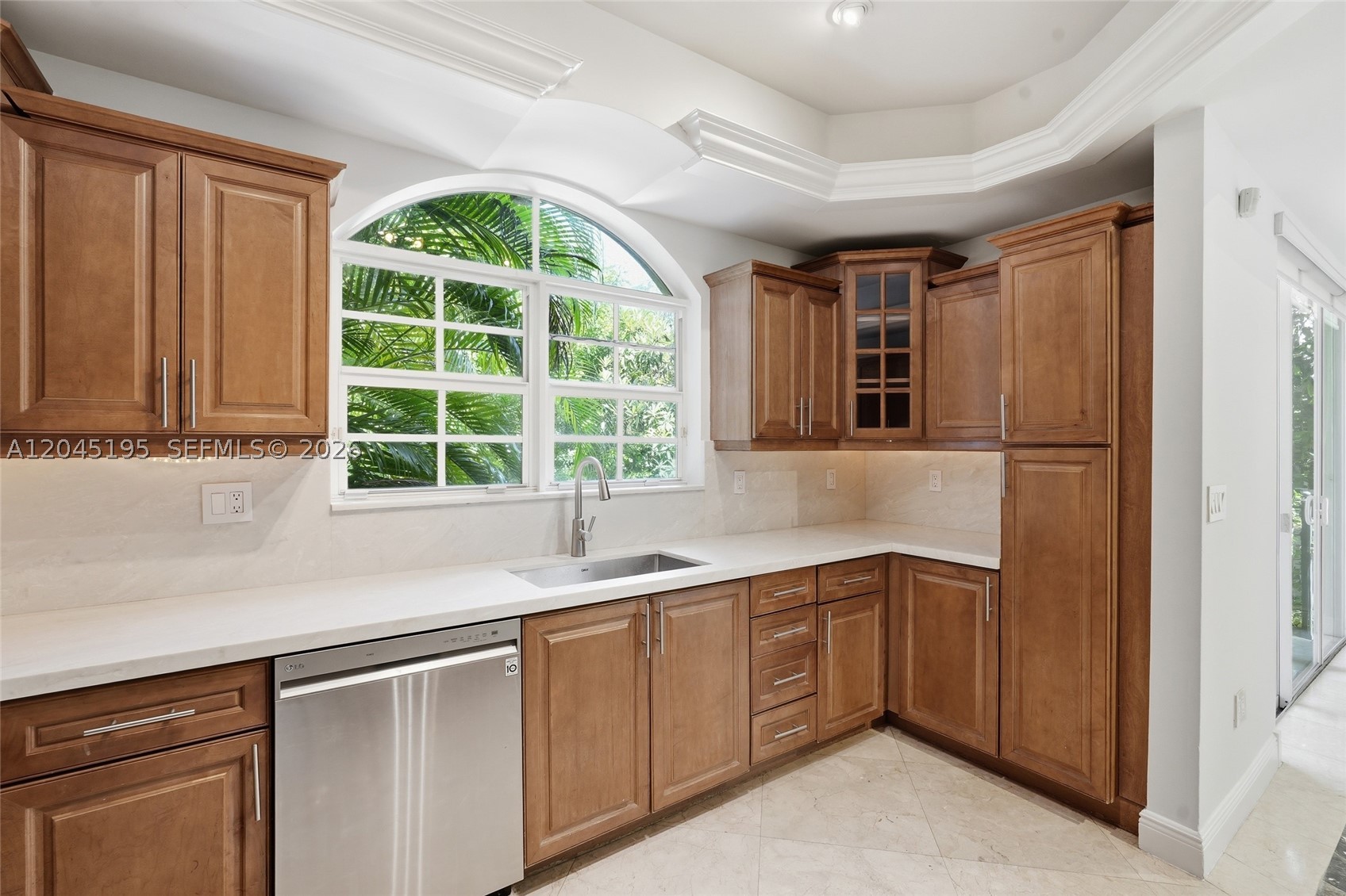 592 Fernwood Rd #B, Key Biscayne FL 33149