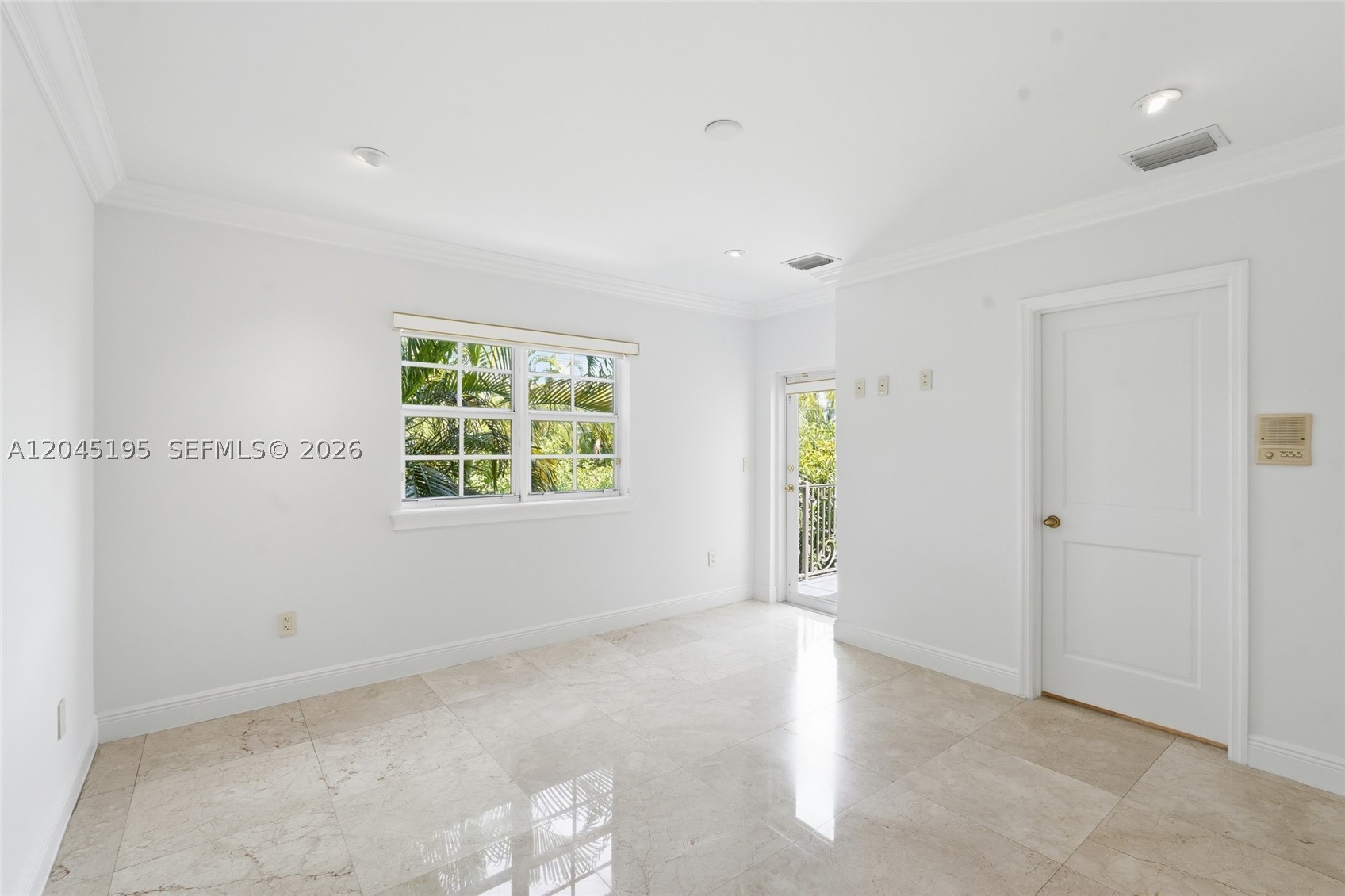 592 Fernwood Rd #B, Key Biscayne FL 33149