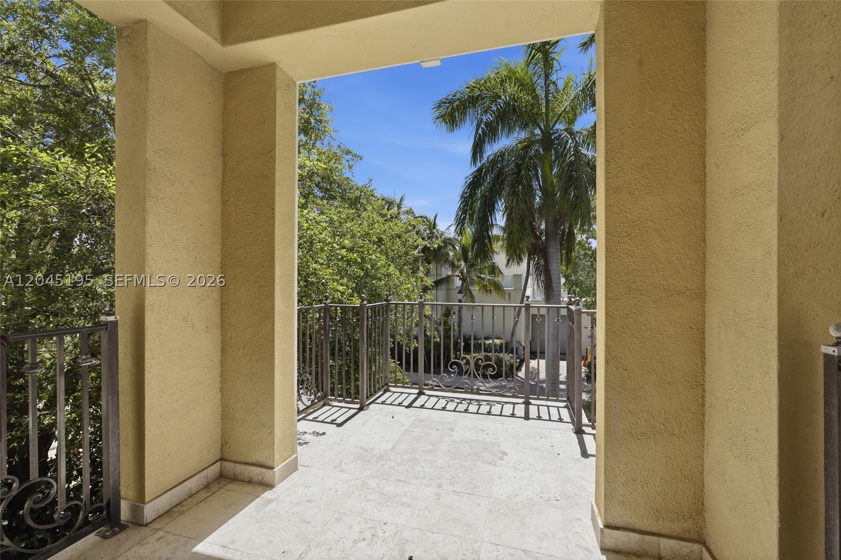 592 Fernwood Rd #B, Key Biscayne FL 33149