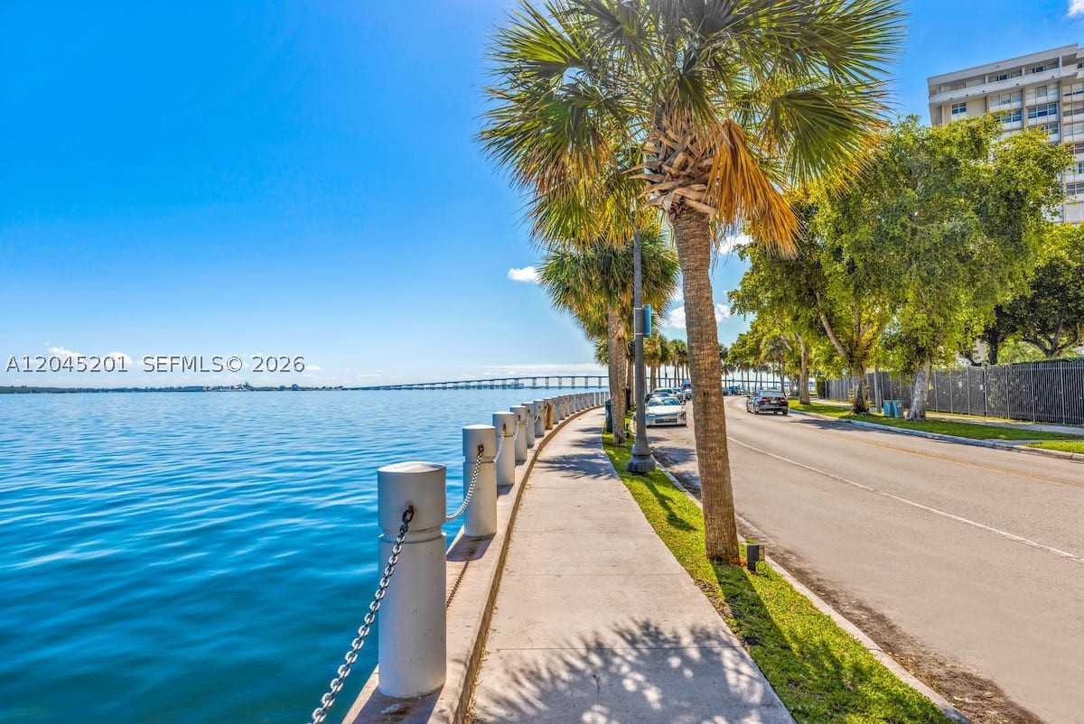 1300 Brickell Bay Dr #2713, Miami FL 33131