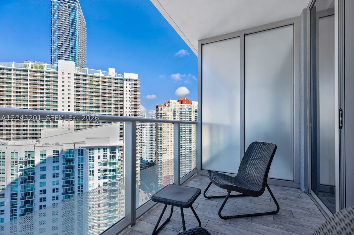 1300 Brickell Bay Dr #2713, Miami FL 33131