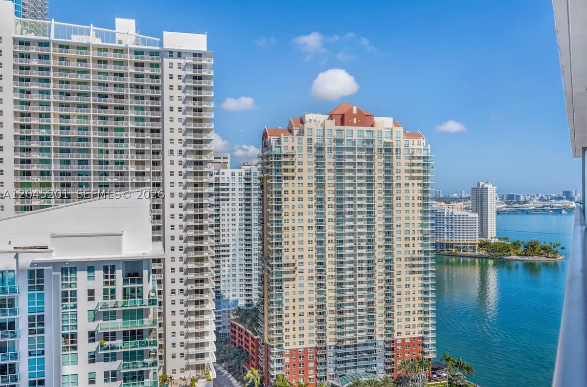 1300 Brickell Bay Dr #2713, Miami FL 33131