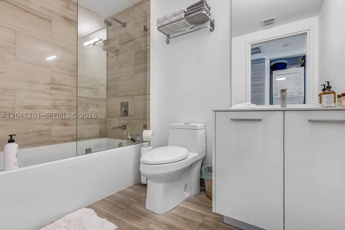 1300 Brickell Bay Dr #2713, Miami FL 33131