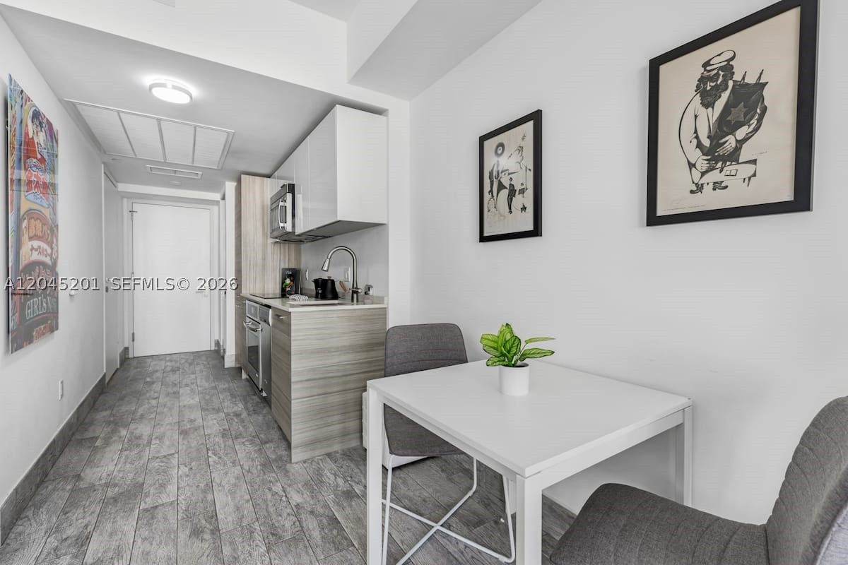 1300 Brickell Bay Dr #2713, Miami FL 33131