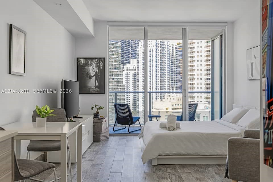 1300 Brickell Bay Dr #2713, Miami FL 33131