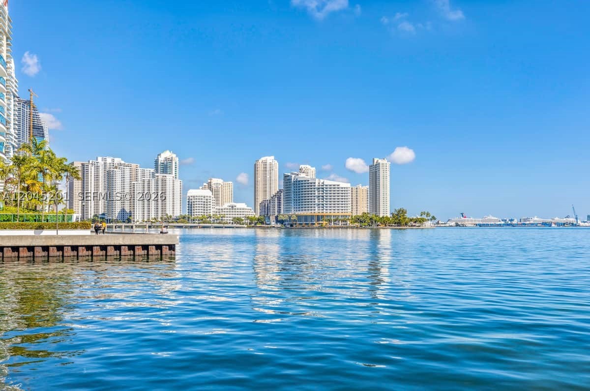 1300 Brickell Bay Dr #2713, Miami FL 33131