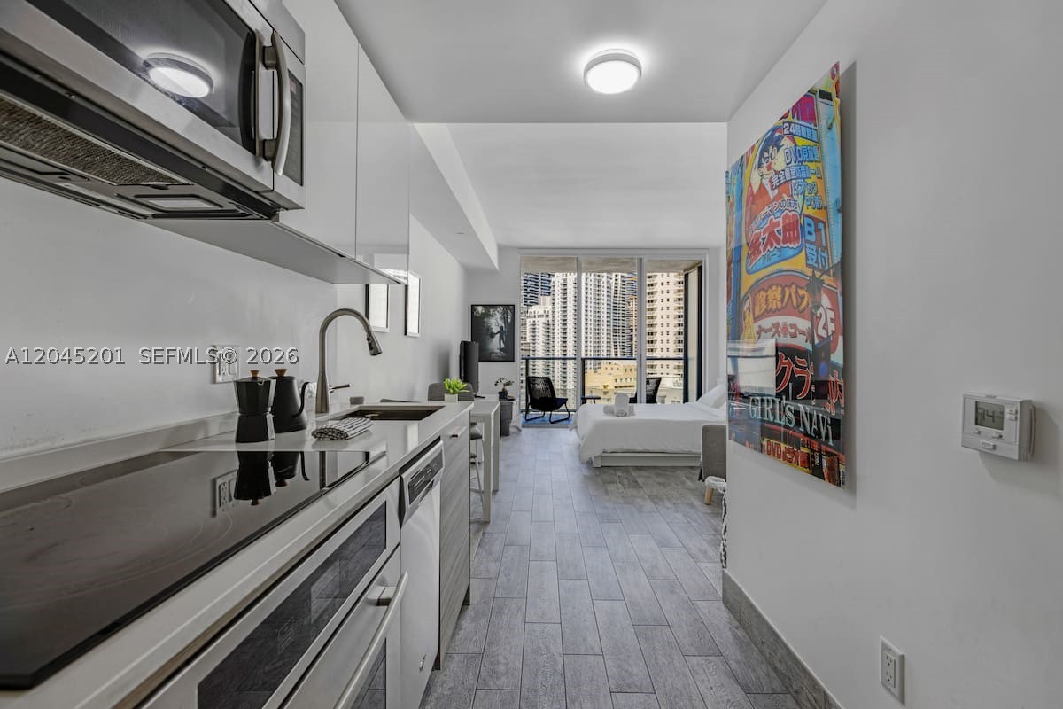 1300 Brickell Bay Dr #2713, Miami FL 33131