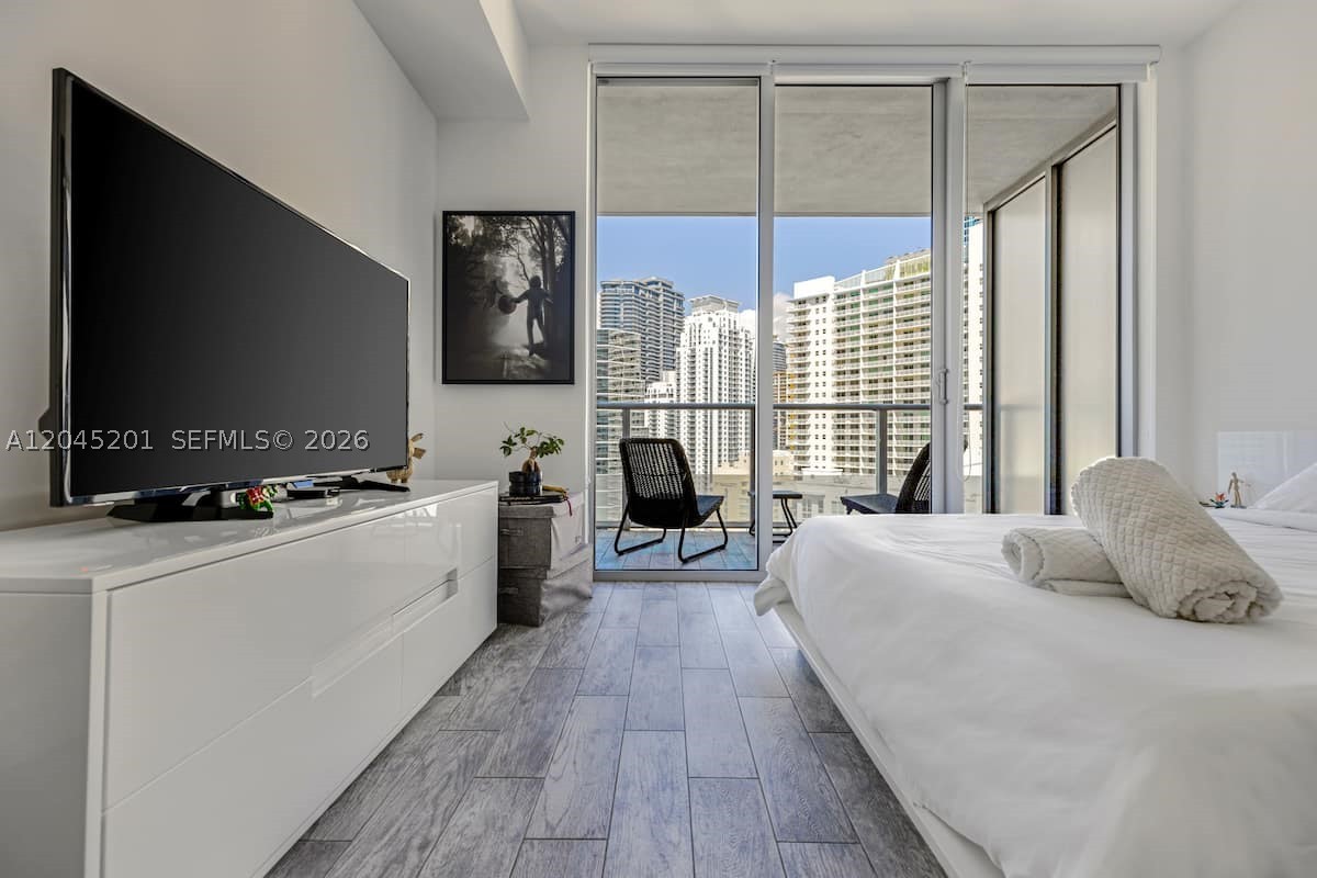 1300 Brickell Bay Dr #2713, Miami FL 33131