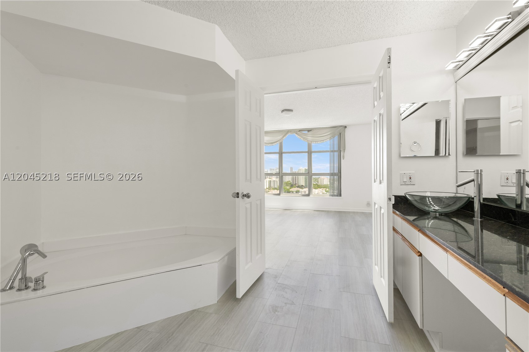 3530 Mystic Pointe Dr #3206, Aventura FL 33180