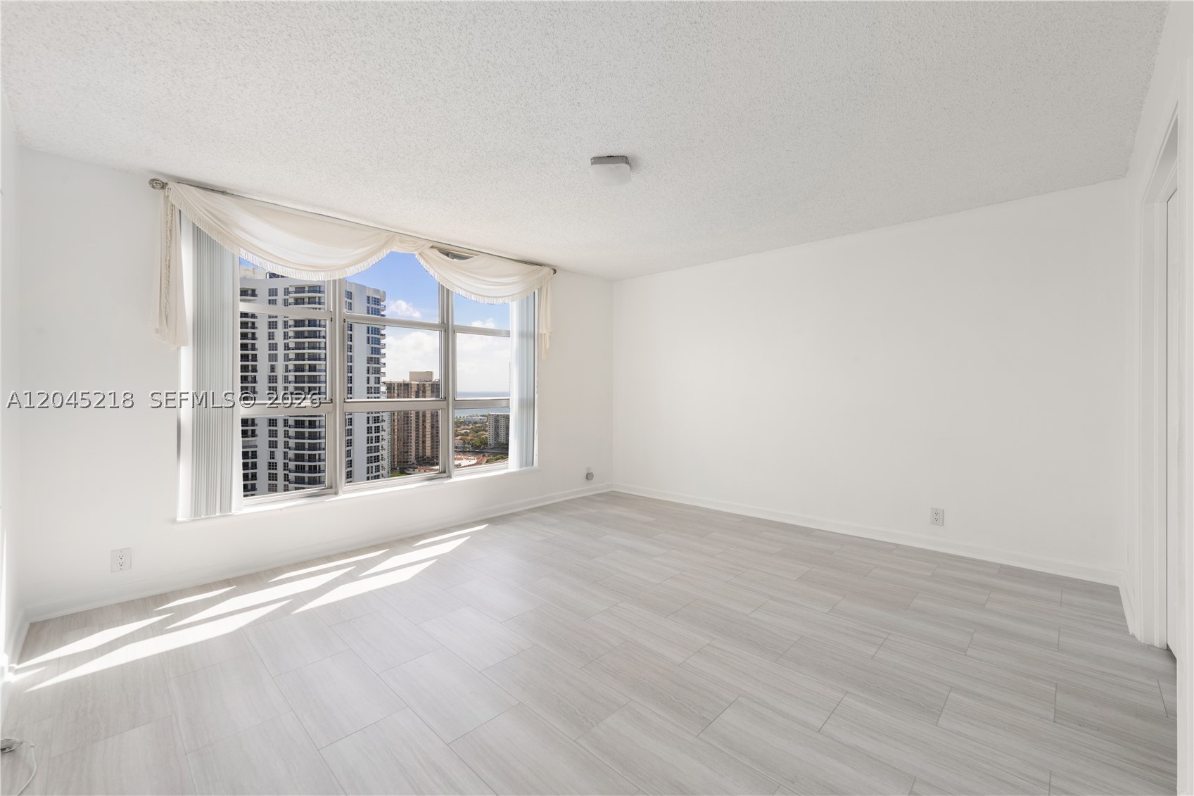 3530 Mystic Pointe Dr #3206, Aventura FL 33180