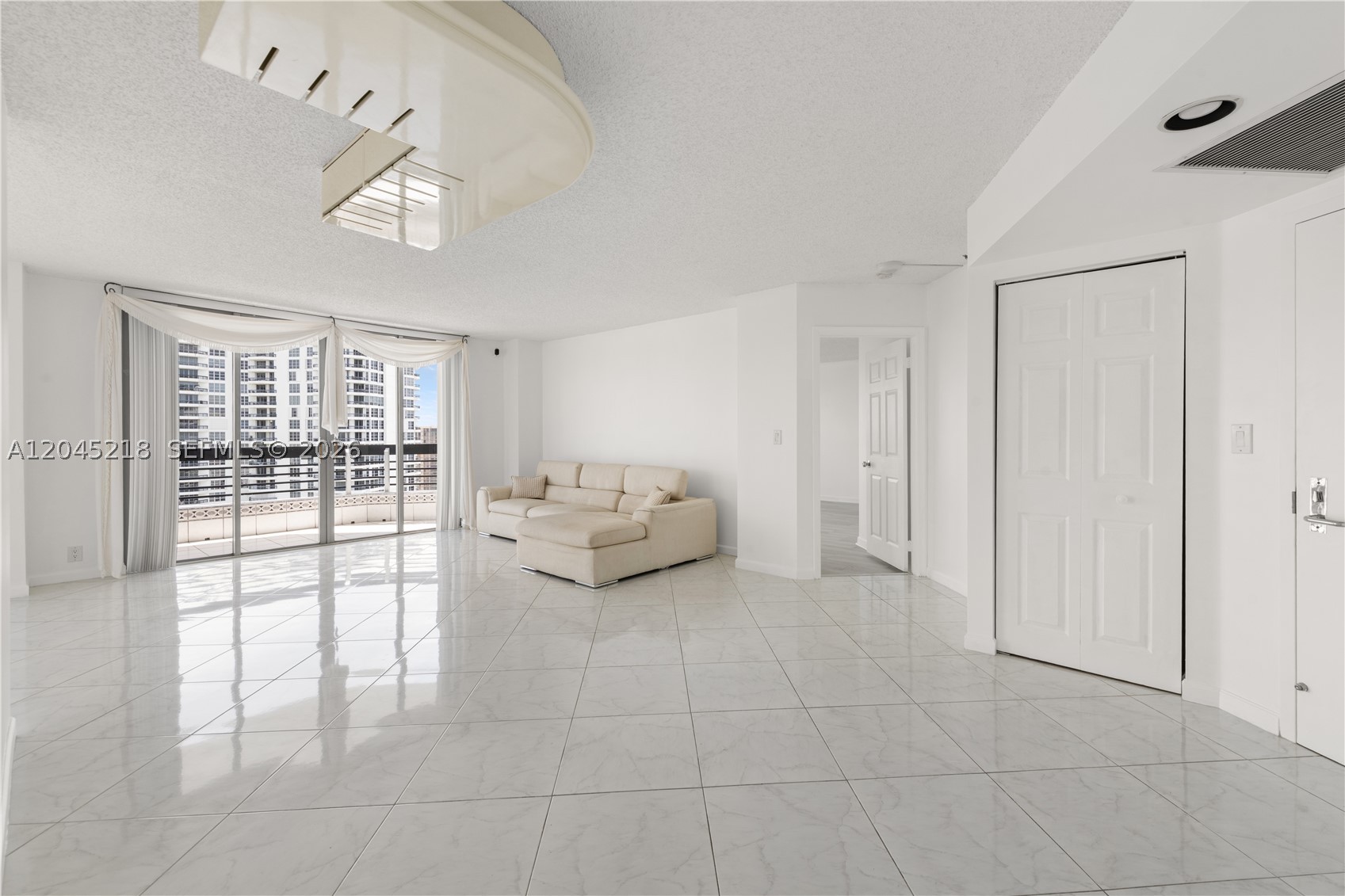 3530 Mystic Pointe Dr #3206, Aventura FL 33180