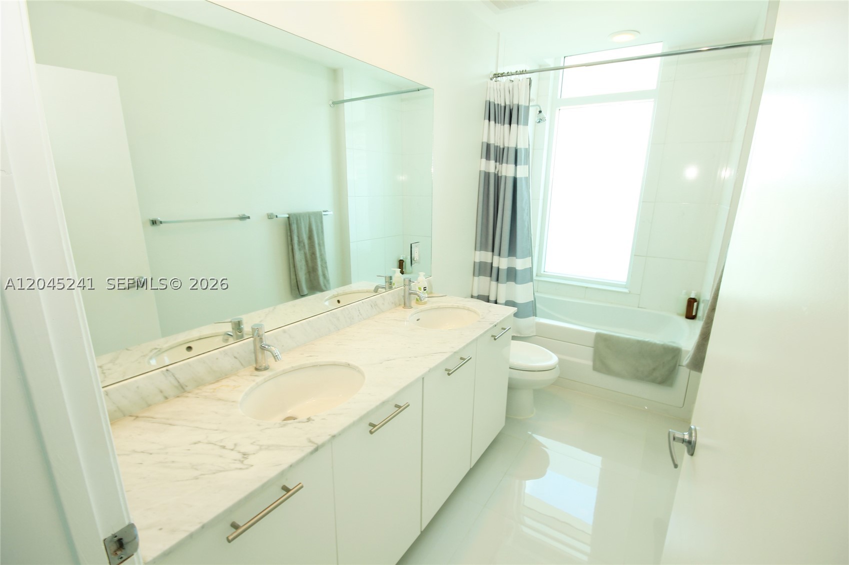 950 Brickell Bay Dr #5000, Miami FL 33131