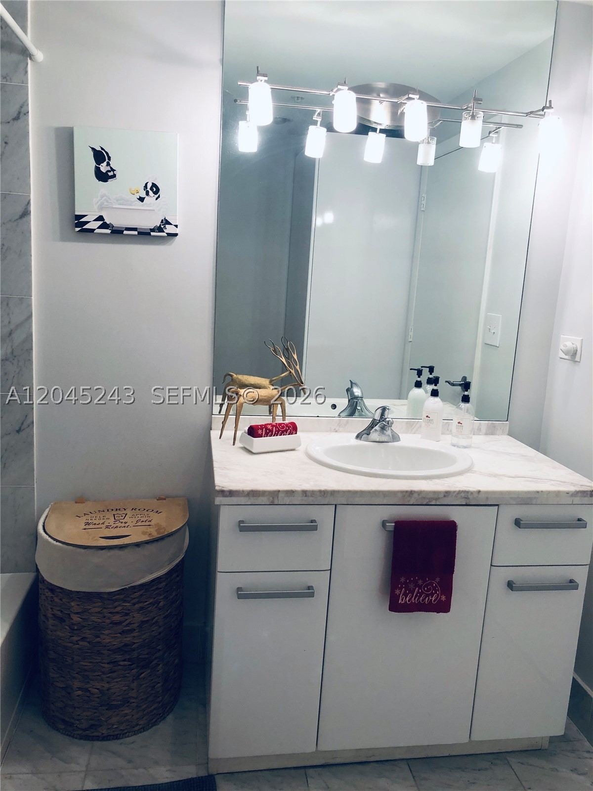 253 NE 2nd St #218, Miami FL 33132