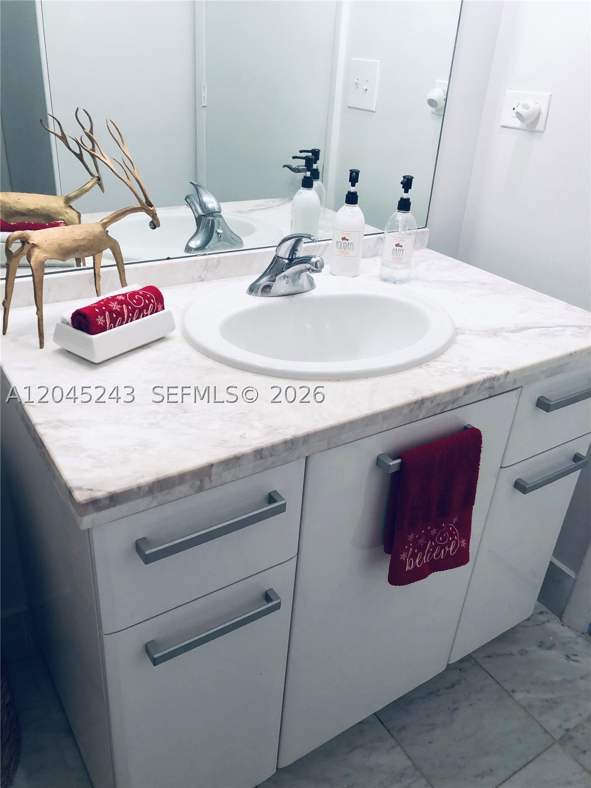 253 NE 2nd St #218, Miami FL 33132